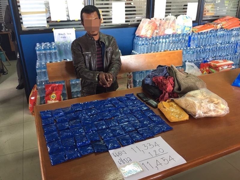 ตร.ท่าฉัตรไชย จับบัสซุกยาบ้านับหมื่น คนขับเมาแอ๋ เด็กรถพกยาบ้า ผู้โดยสารมีพืชกระท่อม
