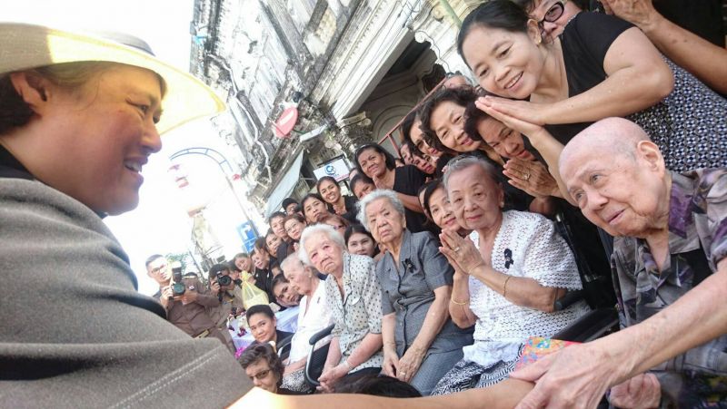 สมเด็จพระเทพรัตนราชสุดา ฯ สยามบรมราชกุมารี เสด็จพระราชดำเนินเป็นการส่วนพระองค์เยี่ยมชมตึกเก่าโบราณ