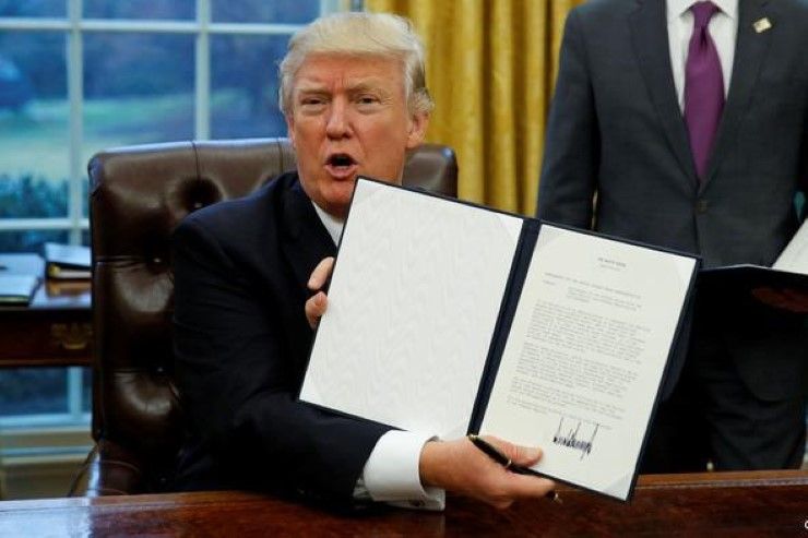 'ทรัมป์' ลงนามถอนสหรัฐออกจาก TPP