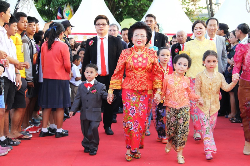 นางสาวสมใจ สุวรรณศุภพนา นายกเทศมนตรีนครภูเก็ต ในงานตรุษจีนย้อนอดีตเมืองภูเก็ต แฟ้มภาพ เทศบาลนครภูเก็ต