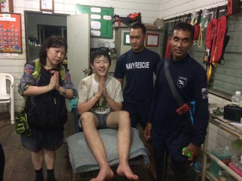 แฮปปี้ เอนดิ้ง หนุ่มน้อยจีน 14 พลัดหลงแม่ที่ห้องน้ำ เกาะ 4 ปลอดภัย