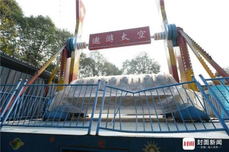 สวนสนุกสยอง สาวจีนถูกเหวี่ยงจากเครื่องเล่นตกลงพื้นเสียชีวิต