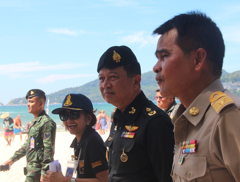 รองแม่ทัพภาค 4 ลงพื้นที่ชายหาดป่าตอง ติดตามผลงาน 2 ปี จัดระเบียบชายหาด