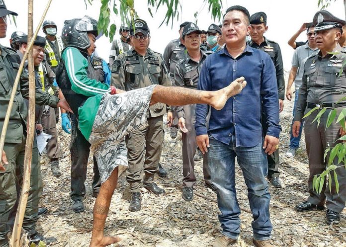 สุดเลว 2 โจ๋ ใช้ไม้ทุบพระธุดงค์ดับหลังลวงออกจากกลดเพื่อชิงเงินไปซื้อยา