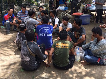 วงไก่ชนกระเจิง รวบ 15 นักพนันชนไก่ทั้งไทยและเมียนมาที่ป่าคลอก