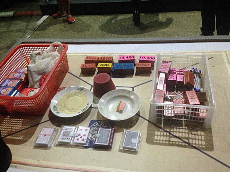 บุกบ่อนรวบนักพนัน ช-ญ 63 คนเงินสด 1.9 ล้านพร้อมรถยนต์ จยย.มากมาย