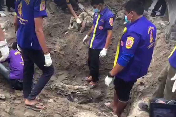 พบศพมนุษย์ซุกใต้ฐานพระ เจ้าหน้าที่เร่งชันสูตรเป็นสามเณรปลื้มหรือไม่