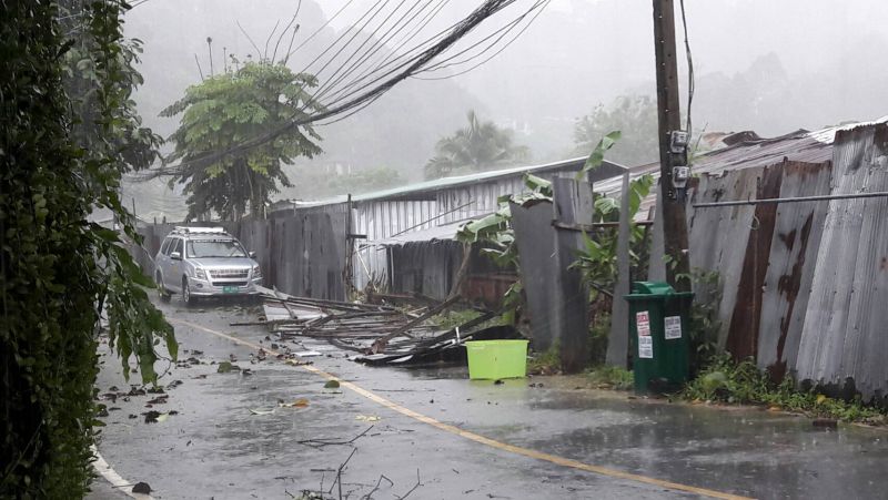 ภูเก็ตประกาศแจ้งเตือนฝนตกหนักถึงหนักมากและคลื่นลมแรง