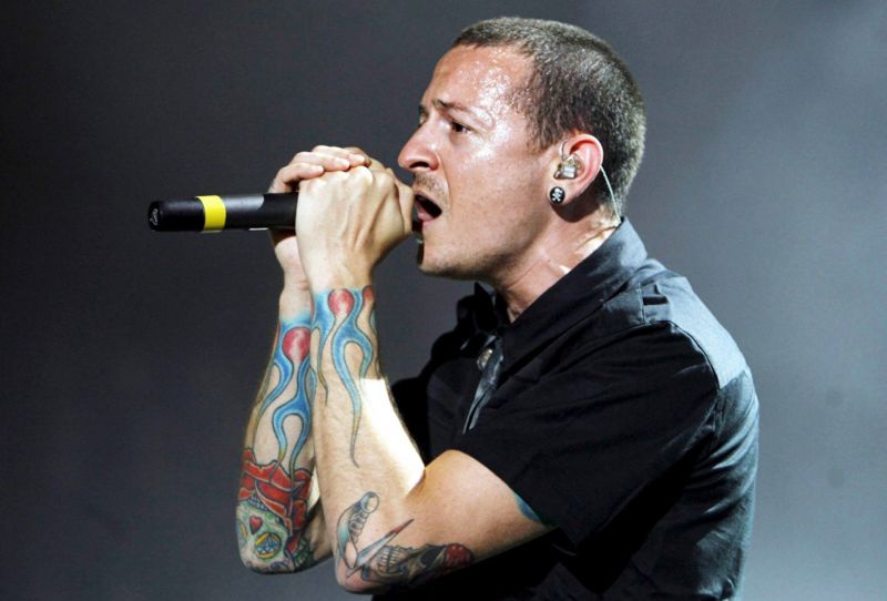 เปิดชีวิตแสนเศร้า Chester Bennington ชนวนเหตุฆ่าตัวตาย