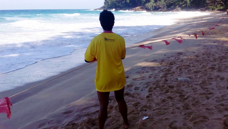 หาดในทอนติดตั้งเชือกธงแดง “ห้ามลงเล่นน้ำโดยเด็ดขาด” ช่วง “คลื่นหักคอ”