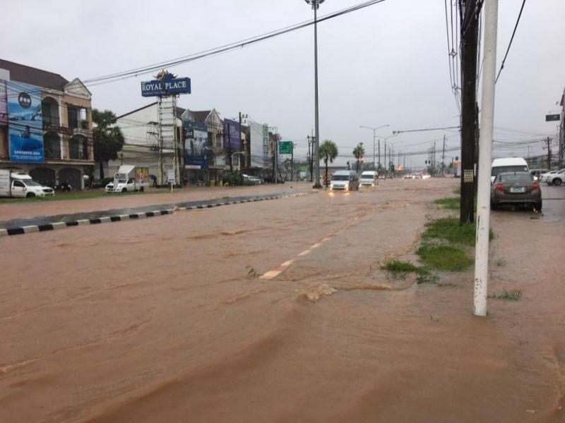 แยกโลตัสสามกอง  ภาพ กลุ่มไลน์จราจรภูเก็ต