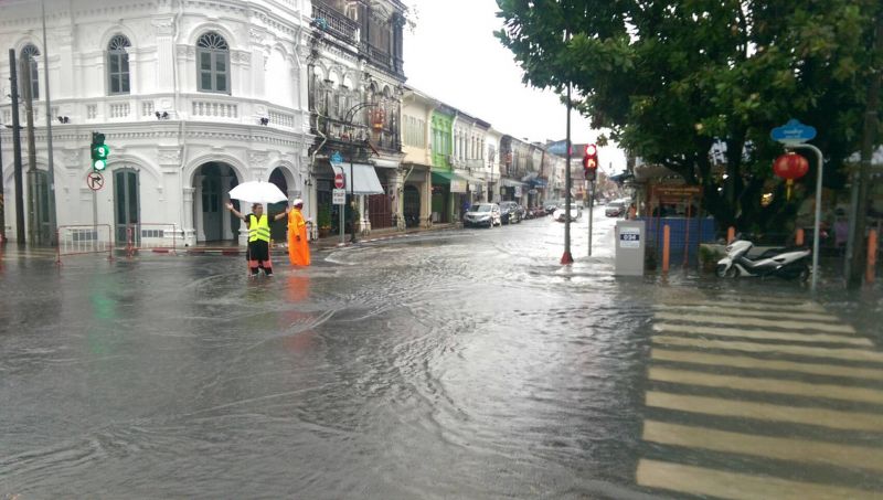 ถนนดีบุก ภาพ กลุ่มไลน์จราจรภูเก็ต