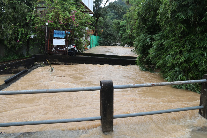 สภาพคลองบางใหญ่นตัวเมืองภูเก็ตเมื่อบ่ายวันที่ 15 ก.ย. 60 ภาพ ปชส. ภูเก็ต