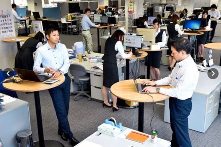 บริษัทญี่ปุ่นแก้ ‘ออฟฟิศซินโดรม’ ด้วยการยืนใช้คอมพิวเตอร์