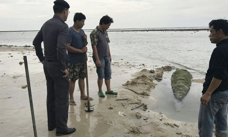 น้ำลดวัตถุต้องสงสัยผุด! ชาวประมงพบวัตถุต้องสงสัยคล้ายตอร์ปิโดโผล่หาดในยาง