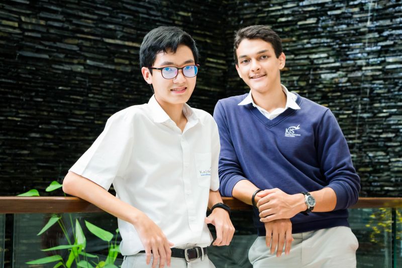 2 นักเรียนหัวกะทิจากขจรเกียรตินานาชาติ ภูเก็ต ทำคะแนนสอบ IGCSE สูงสุดในไทย
