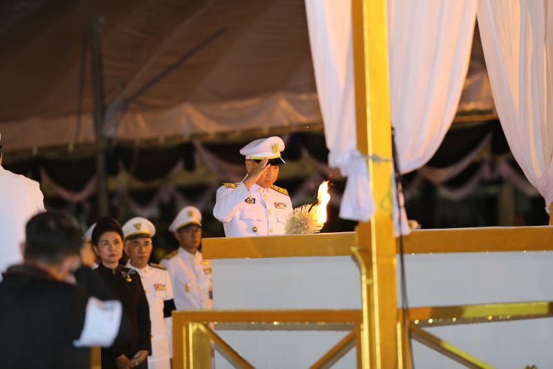 จังหวัดภูเก็ต อัญเชิญไฟหลวงพระราชทาน เพื่อประกอบพิธีถวายพระเพลิงพระบรมศพพระบาทสมเด็จพระปรมินทรมหาภูมิพลอดุลยเดช บรมนาถบพิตร