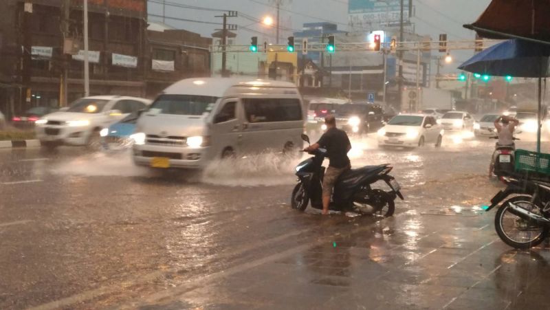 กรมอุตุฯเตือนภูเก็ตฝนตกหนักคลื่นลมแรงถึงปลายสัปดาห์