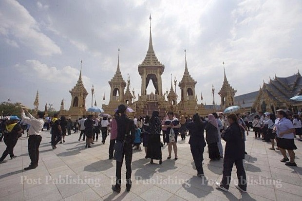 งดให้ประชาชนขึ้นชมชั้น 1 และ 2 พระเมรุมาศ ป้องกันพฤติกรรมไม่เหมาะสม