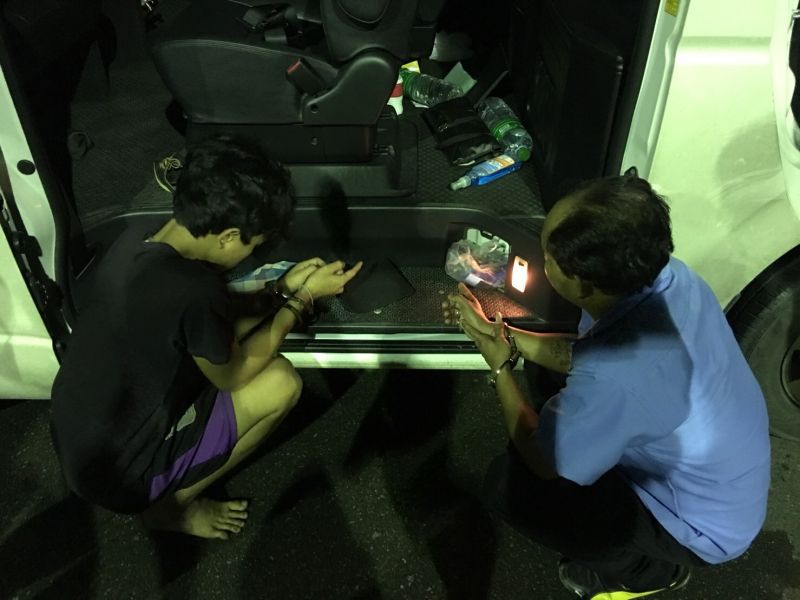 รวบ 2 หนุ่มตรังพร้อมยาบ้า 2 พันเม็ดคาด่านท่าฉัตรไชย