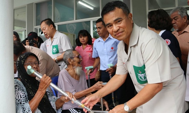 ภูเก็ตออกหน่วยแพทย์เคลื่อนที่ พอ.สว. เกาะมะพร้าว ถวายเป็นพระราชกุศล