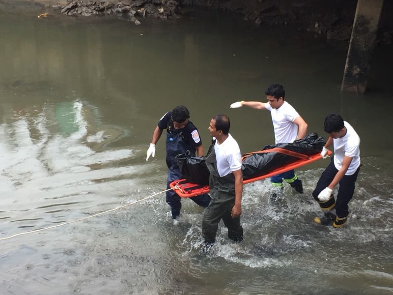 ตร.เร่งหาสาเหตุพบศพหญิงวัยกลางคนในคลองบางใหญ่