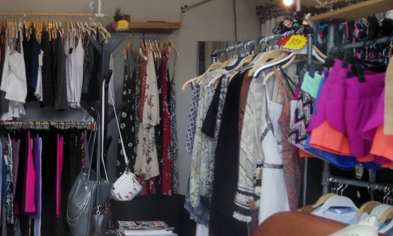 สาวร้านเสื้อผ้าสารภาพขโมยกระเป๋านทท.จีนในร้าน รับแลกเงิน 900 หยวนก่อนตำรวจมาถึง