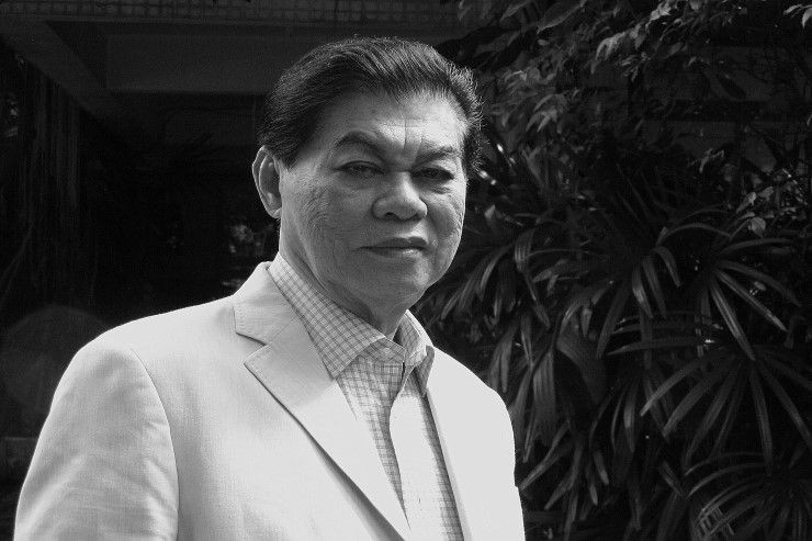 'พล.ต.อ.สล้าง บุนนาค' ตกจากชั้น 7 ในห้างย่านแจ้งวัฒนะเสียชีวิตต่อหน้าคนในห้าง พบจดหมายลาโลก