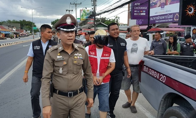 ตร.ฉลองรวบหนุ่มวินชิงทรัพย์ลูกค้าต่างชาติขณะจ่ายค่าโดยสาร ภายใน 24ชม.