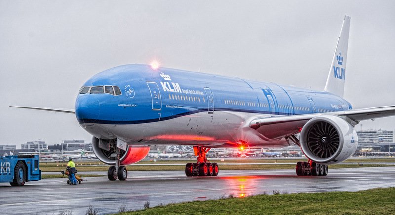 KLM809 บินออกจากภูเก็ตหลังลงจอดฉุกเฉิน เนื่องจากเกิดความร้อนและกลุ่มควันจากมือถือผู้โดยสาร