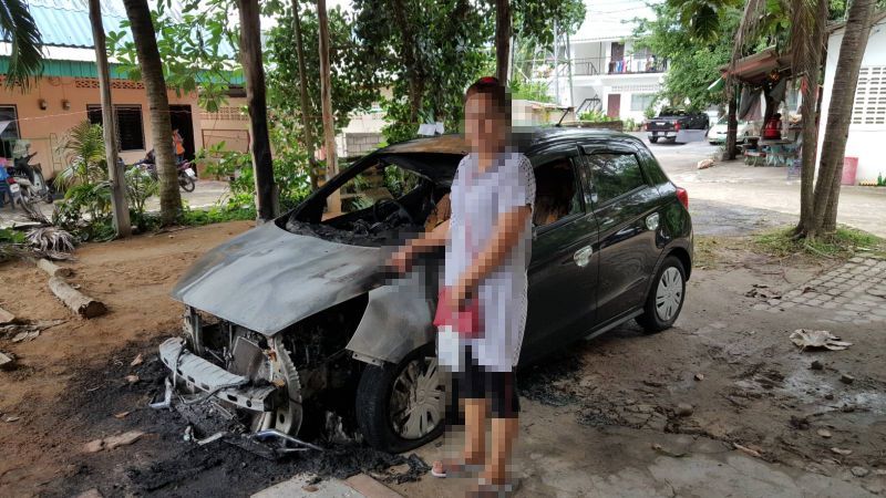 สาวใหญ่น้ำตาตก รถเก๋งถูกเผาวอด คาดฝีมืออดีตแฟนหนุ่มใหญ่ลอบวางเพลิงเพราะแค้นถูกบอกเลิก
