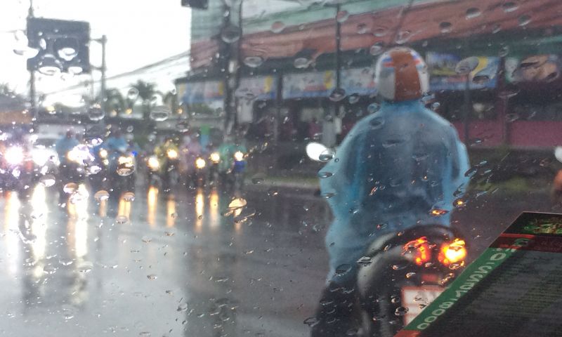 กรมอุตุฯ เตือนภูเก็ตระวังคลื่นลมต่อเนื่อง แม้พายุอ่อนกำลังแต่ยังสร้างความเสียหายได้
