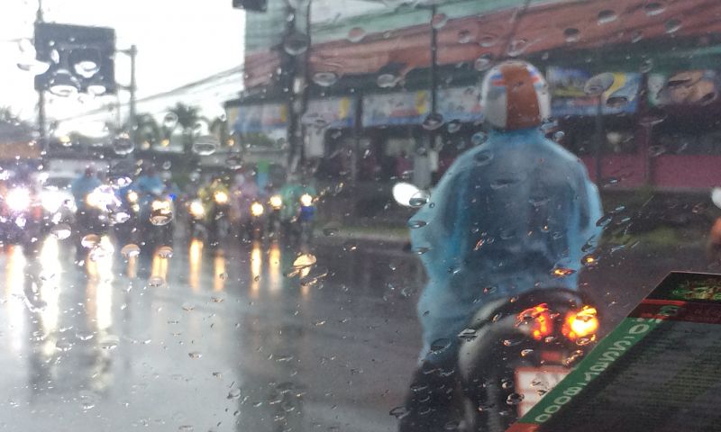 กรมอุตุฯ เตือนภูเก็ตระวังคลื่นลมต่อเนื่อง แม้พายุอ่อนกำลังแต่ยังสร้างความเสียหายได้