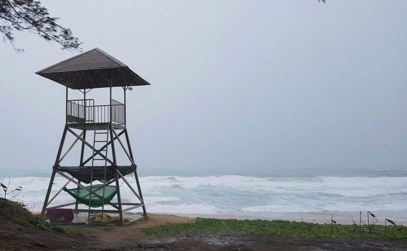 กองทัพเรือเตือนปรากฏการณ์ Monsoon Surge คลื่นลมรุนแรง กรมอุตุเตือนคลื่นสูง 2-4 เมตร