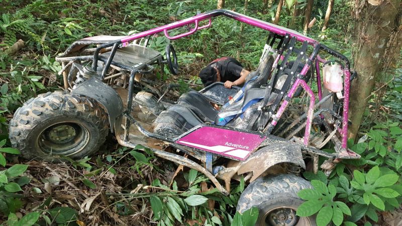 หนุ่มซาอุฯขับยูทีวีตกเหวลึก 10 เมตร เจ็บสาหัส