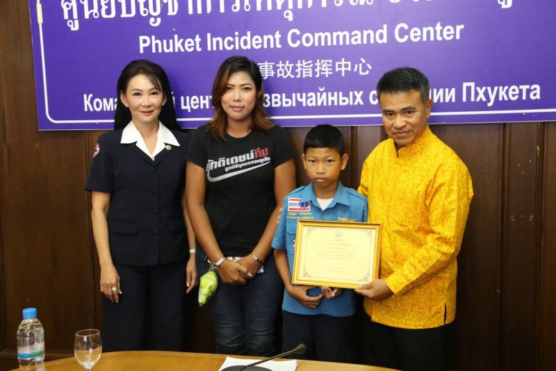 พ่อเมืองยกย่อง “น้องเอก” อาสาสมัครมูลนิธิกุศลธรรมภูเก็ต เป็นคนดีศรีภูเก็ต