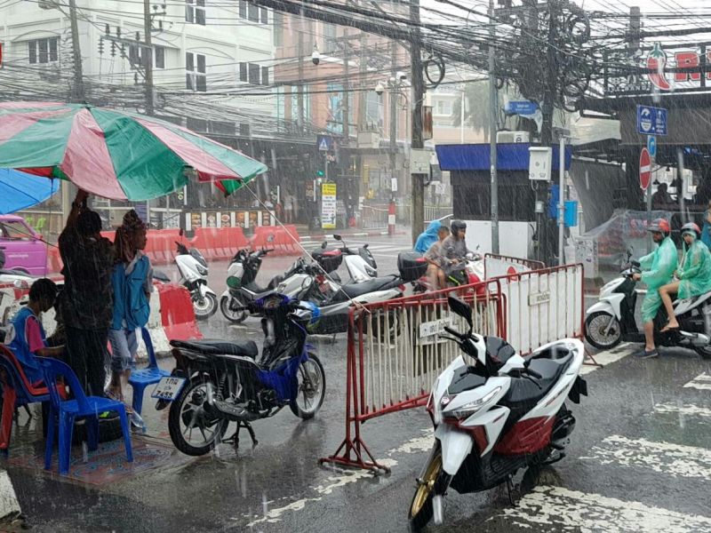 ปภ.เตือนภูเก็ตระวังน้ำท่วมฉับพลันตลอดสุดสัปดาห์ กรมอุตุคาดฝนตกต่อเนื่องตลอดสัปดาห์