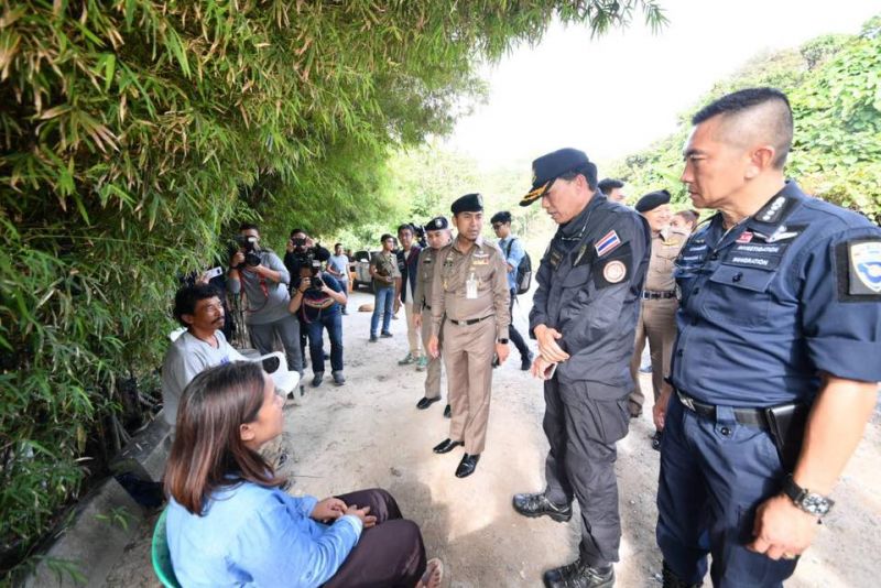 บิ๊กโจ๊กนำจับ 2 คนไทยเก็บเงินต่างชาติผ่านเข้าหาดฟรีด้อม รับเละวันละหมื่น