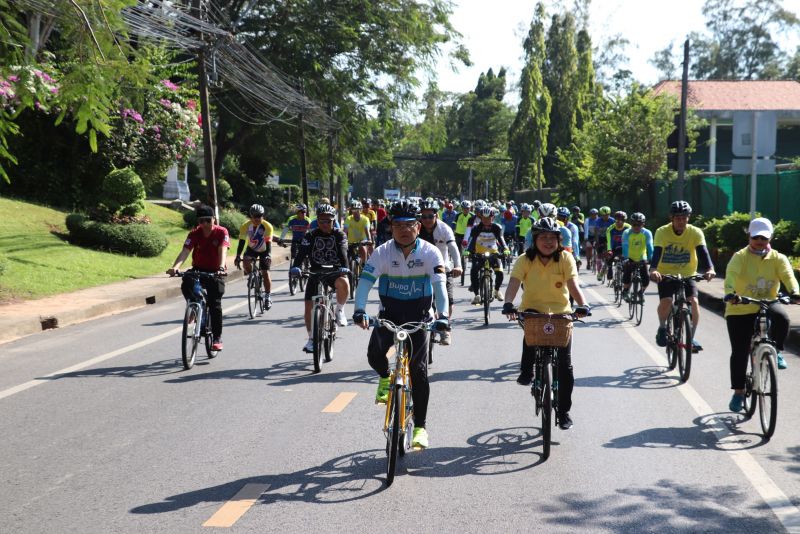 พ่อเมืองนำนักปั่นร่วมพันเข้าร่วมกิจกรรมซ้อมใหญ่ Bike อุ่นไอรัก