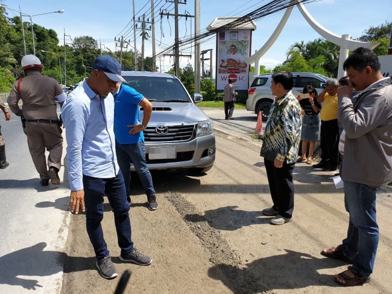 รองผู้ว่าลงตรวจงานซ่อมถนนกะตะ-กะรน หลังมีผู้บาดเจ็บอย่างน้อย 3 ราย สั่งเร่งแก้ปัญหา