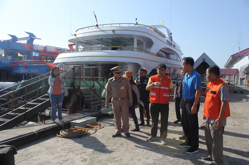 ภูเก็ตปล่อยเรือจากฝั่งหลังปาบึกพัดผ่าน แต่ยังเฝ้าระวังสถานการณ์