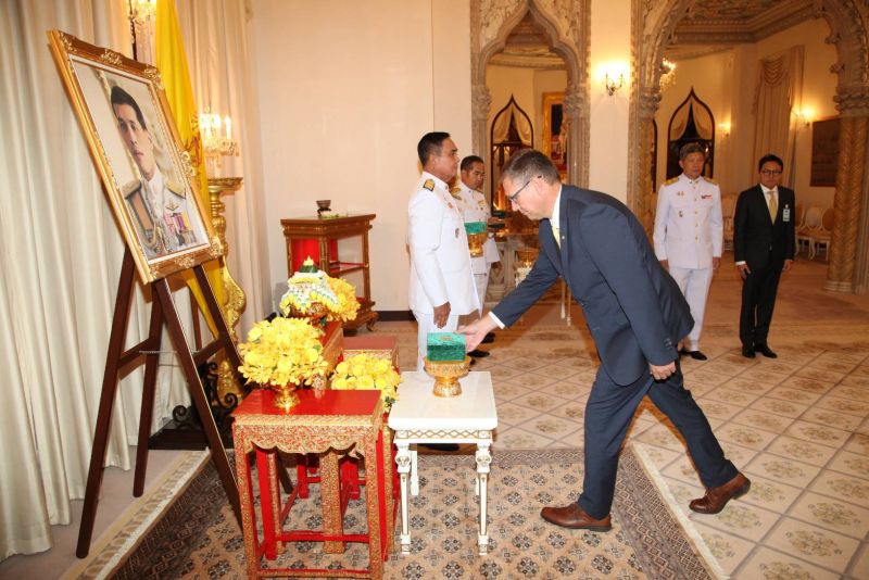 นักประดาน้ำถ้ำชาวออสเตรเลียเข้ารับพระราชทานเครื่องราชฯ