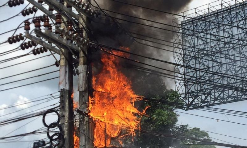 ไฟไหม้สายสื่อสารหน้าอุโมงค์เมืองใหม่ขาออก การไฟฟ้าถลางตัดไฟชั่วคราว