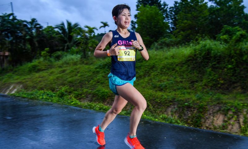 ผู้ชนะ 42 KM (หญิง) โทโมมิ นากาจิมะ (ญี่ปุ่น) 3:03:55 ชั่วโมง
