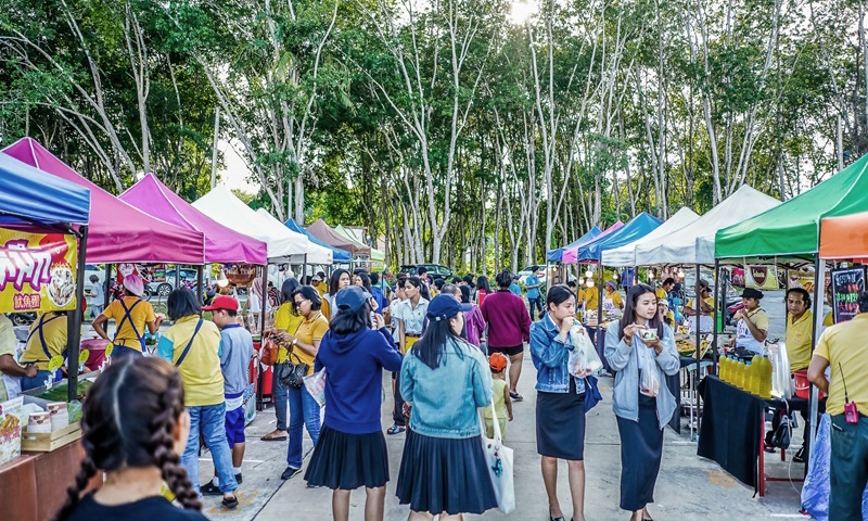 เปิดแล้ว ‘ถนนคนเดิน หลาด วค.’ ตลาดท้องถิ่นเพื่อคนในชุมชน ทุกวันจันทร์