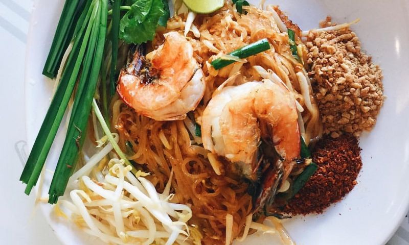 สสจ.คุมเข้มความสะอาด หลังครอบครัวชาวออสเตรเลียอ้างกิน ‘ผัดไทยภูเก็ต’ กลายเป็น ‘ซอมบี้’