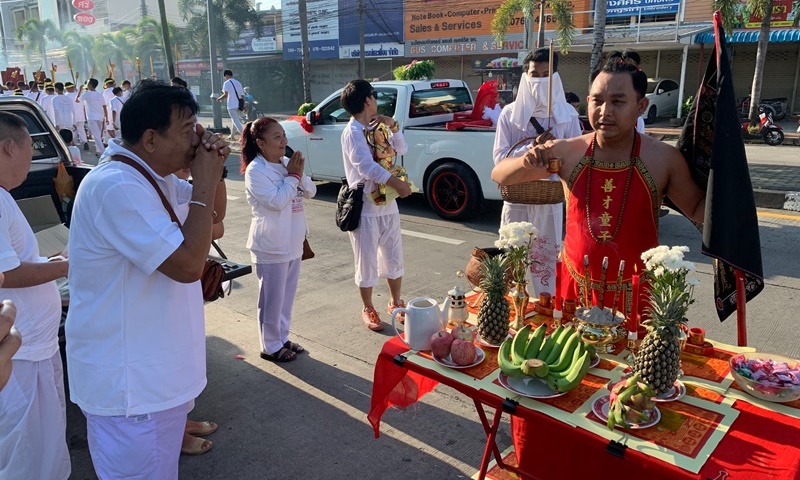 แห่พระรอบเมืองวันแรกศาลเจ้านาคา ภาพ เอกภพ ทองทับ