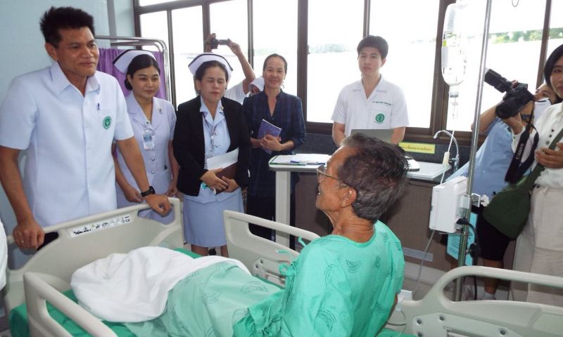 ชุมชนร่วมกับภาครัฐมอบอุปกรณ์การแพทย์โรงพยาบาลชุมชน