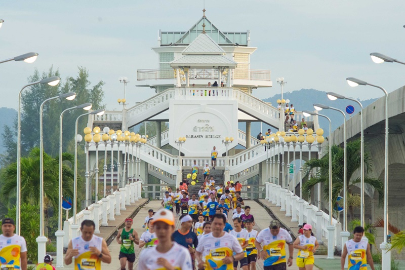 พ่อเมืองนำนักวิ่ง 4 พันคนร่วม วิ่งสนุกอนุรักษ์เต่าทะเลและฮาล์ฟมาราธอน