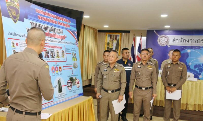 ตม.รวบสาวเขมรแสบแก๊งค้ามนุษย์ หลอกเด็กเร่ขายสินค้าริมหาดป่าตอง